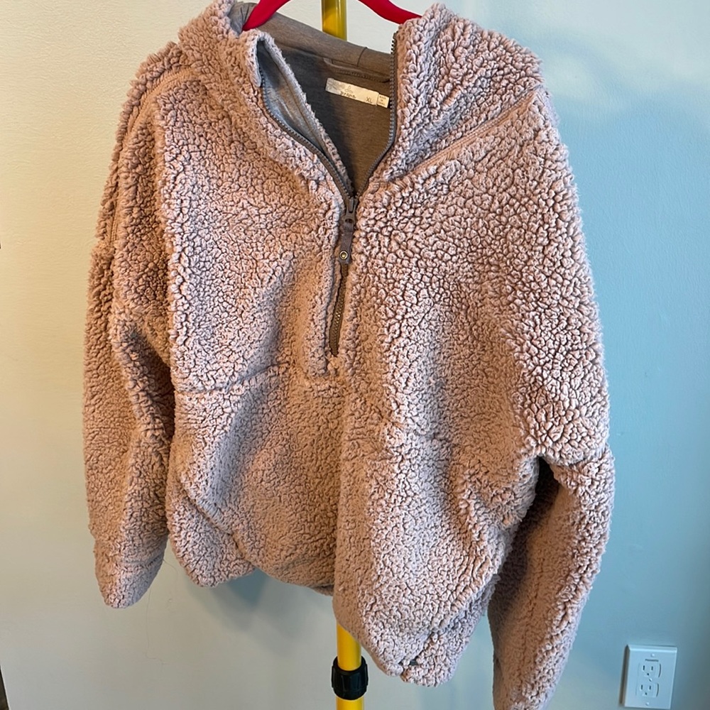 Praha hooded teddy sweater